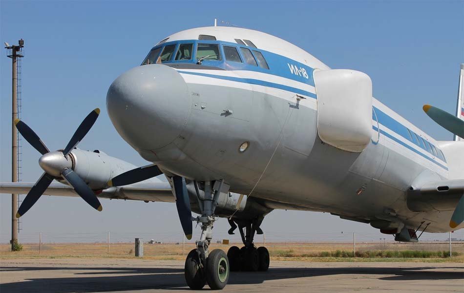 Click to enlarge The Il-22PP. Note the 'pockets' sticking out of the fuselage, containing electronic warfare equipment