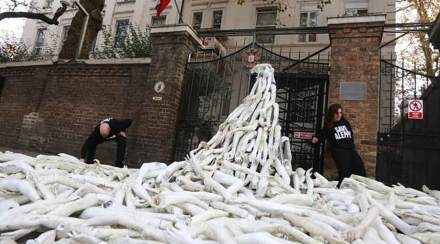Click to enlarge mannequin protest outside Russia London embassy