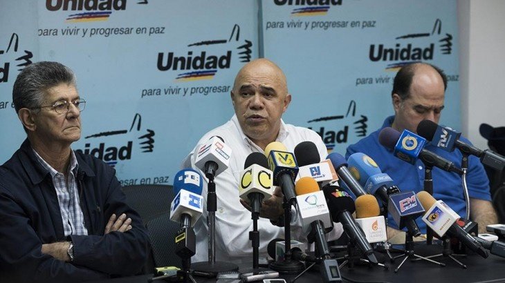 National Assembly President Henry Ramos Allup (L), MUD Secretary General Jesus Torrealba (C), and MUD parliamentary majority leader Julio Borges (R)
