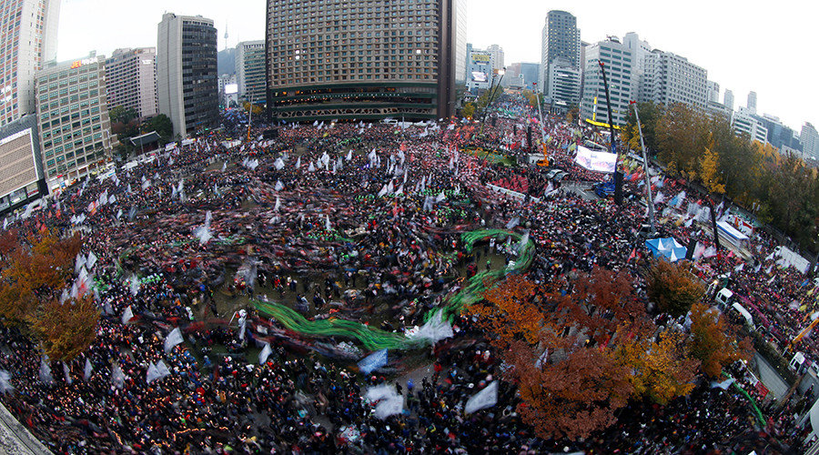 Click to enlarge South Koreans march towards the presidential house protest against South Korean President Park Geun-Hye in Seoul, South Korea