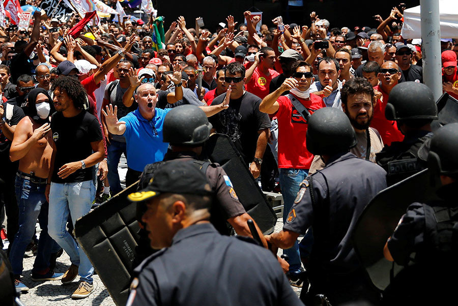 Civil servants clash with riot police during a protest against the Rio de Janeiro state government