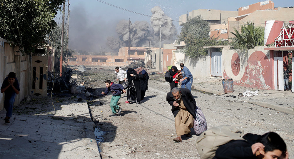 Click to enlarge People fleeing in Mosul after airstrkes