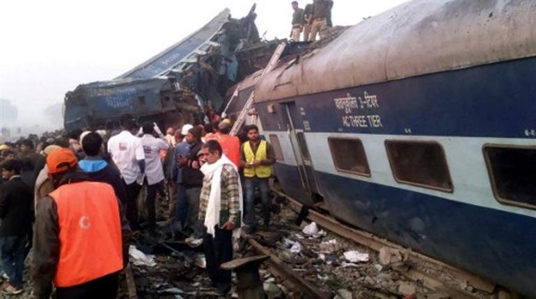 Indian rescue workers search for survivors in the wreckage of a train that derailed near Pukhrayan in Kanpur district on November 20, 2016