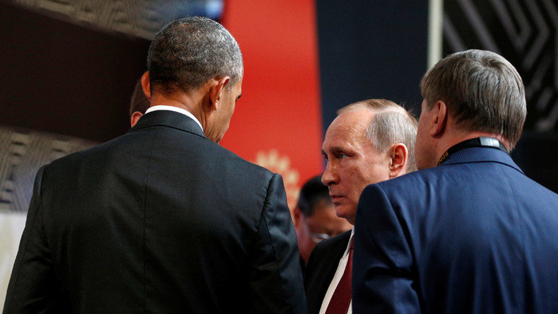 Barack Obama talks with Vladimir Putin