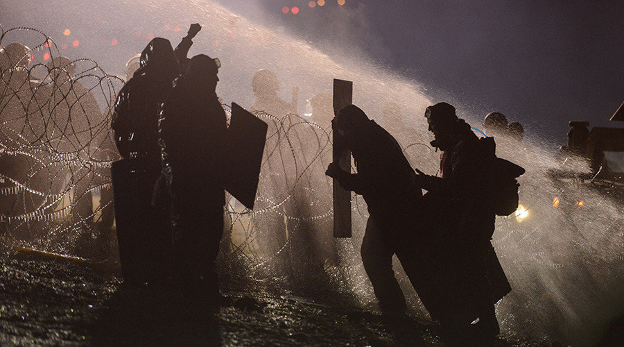 Police water cannon Dakota Access pipeline 