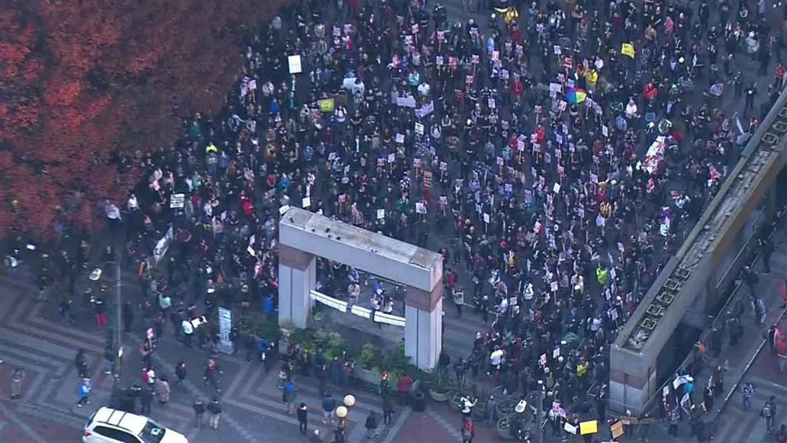 Click to enlarge trump protest