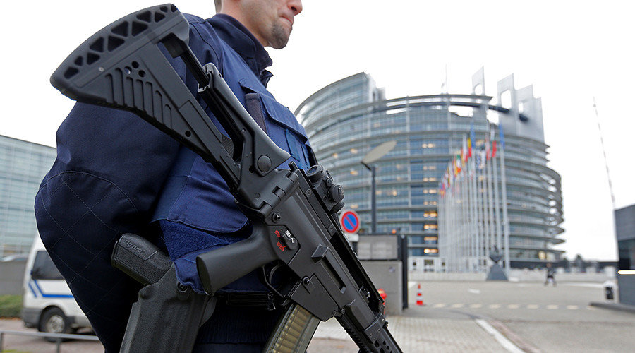 Click to enlarge French CRS policeman
