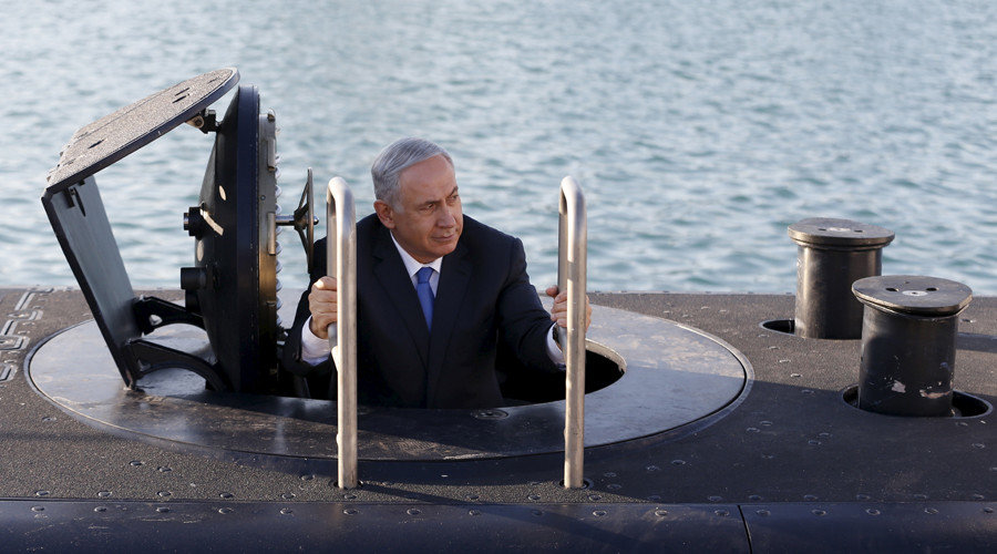 Click to enlarge Benjamin Netanyahu climbing out of submarine
