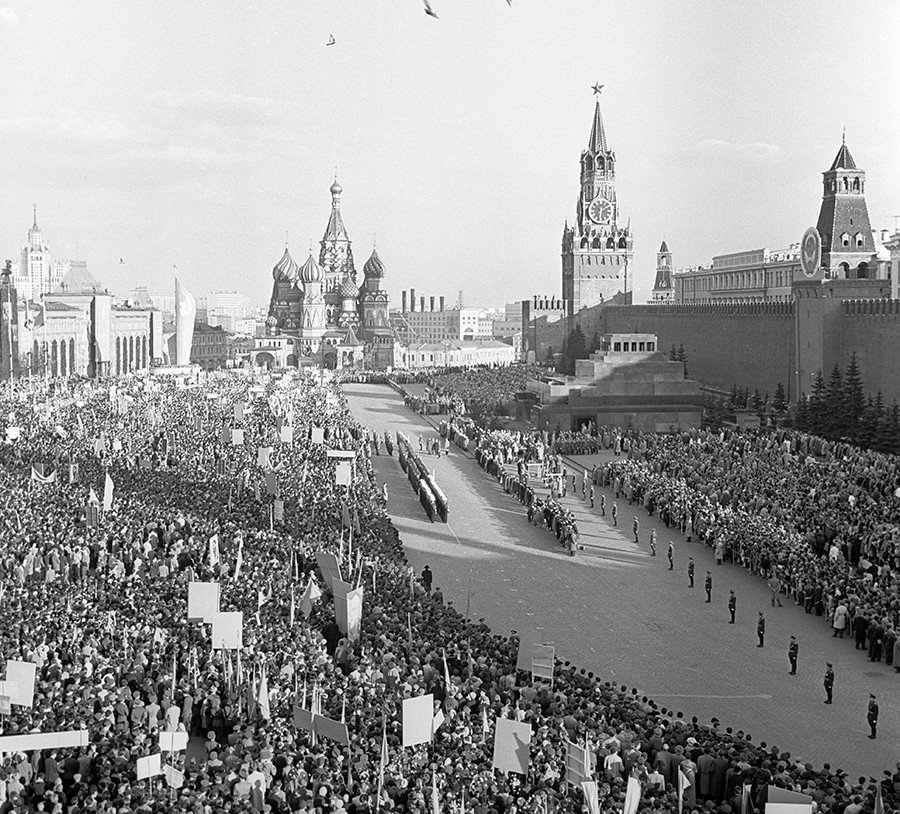 Meeting of working people on the occasion of the visit of Fidel Castro, prime minister of revolutionary government of Cuba, Red Square