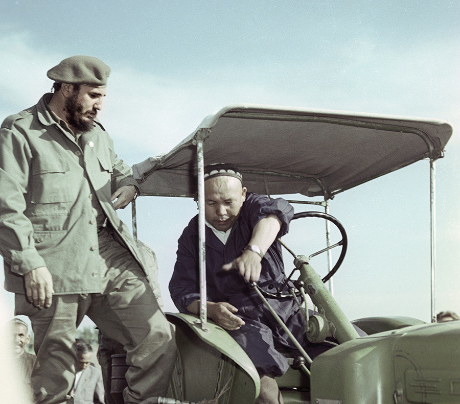 Fidel Castro Ruz, Cuban revolutionary leader, President of the Council of State and Council of Ministers of the Republic of Cuba, visits the Kzyl Uzbekiston (Red Uzbekistan) collective farm