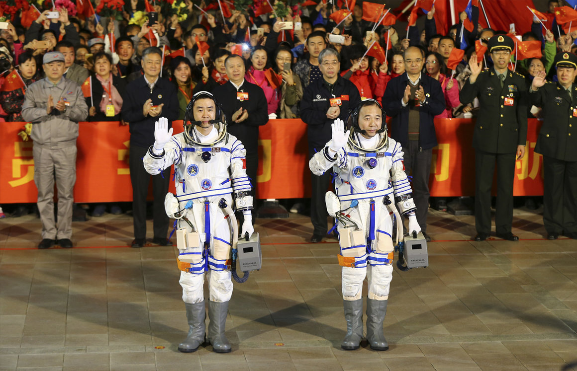 Click to enlarge chinese astronauts