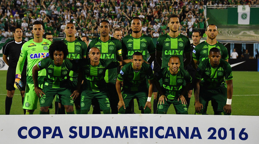 Brazil's Chapecoense players pose for pictures during their 2016 Copa Sudamericana semifinal second leg football match against Argentina's San Lorenzo held at Arena Conda stadium, in Chapeco, Brazil, on November 23, 2016