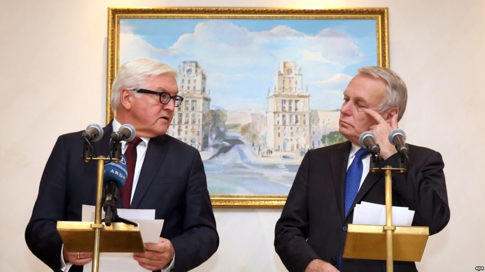 German Foreign Minister Frank-Walter Steinmeier (left) and Jean-Marc Ayrault