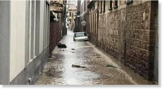 A flooded street in Ayvalık, Balıkesir.