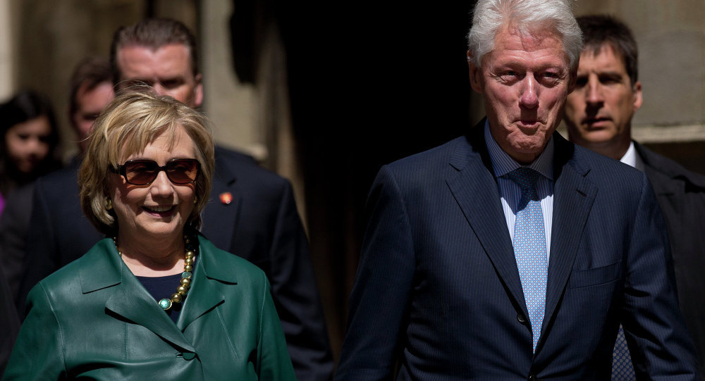 Click to enlarge Bill and Hillary Clinton