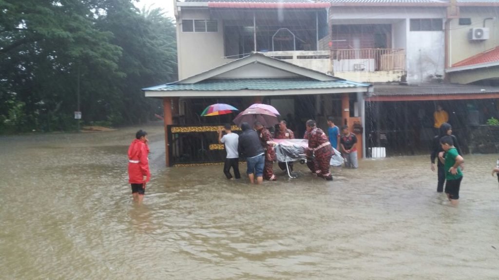 Emergency flood rescue by Bomba Malaysia in Kuala Terengganu, Novmber 2016.