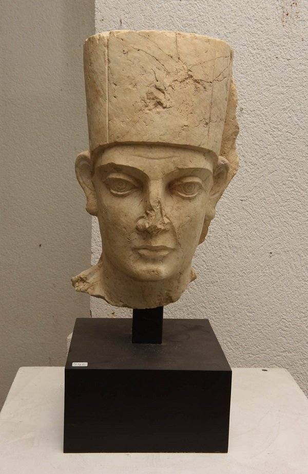 Click to enlarge confiscated Palmyra artifact