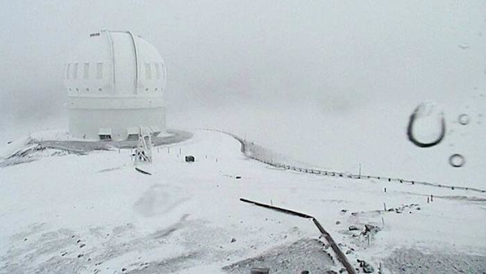 With a winter storm warning in effect through Saturday, the summits of Hawaii's Big Island could get more than two feet of snow. 