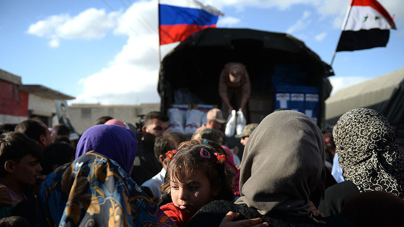 Residents of Kaukab, Syria during the distribution of Russian humanitarian aid
