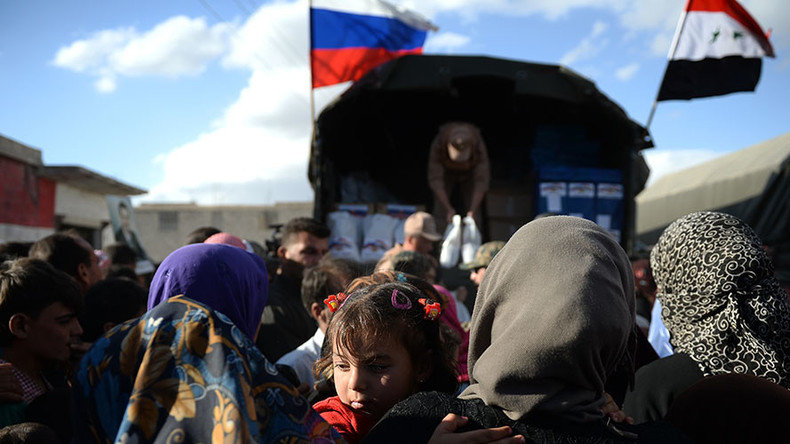 Click to enlarge Residents of Kaukab, Syria during the distribution of Russian humanitarian aid