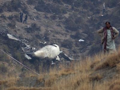 Pakistan villager at crashed PK-661