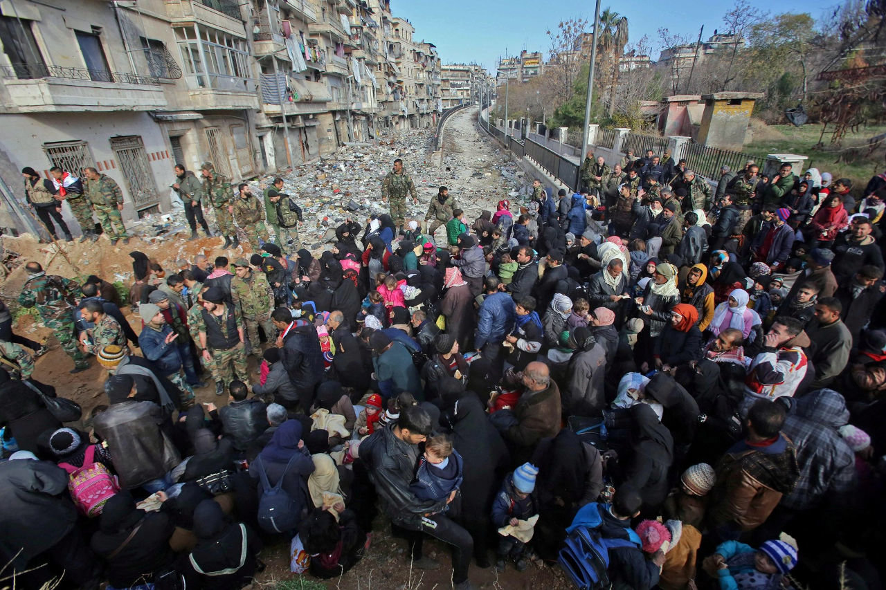 Civilians flee Aleppo