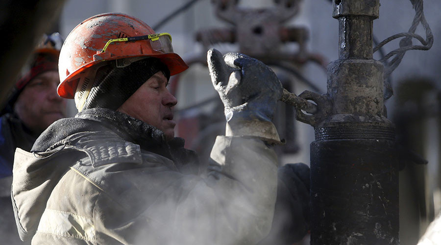 Click to enlarge rosneft oil worker