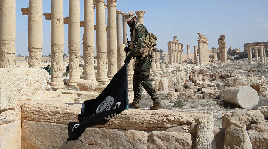Click to enlarge ISIL flag in Palmyra, Syria