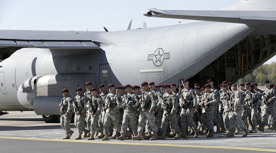 US troops unloading from plane