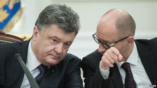Poroshenko (left) and Arseniy Yatsenyuk