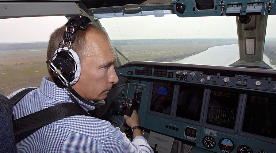 Putin flying airplane
