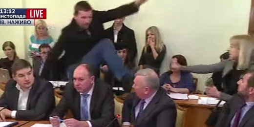 Volodymyr Parasyuk kicking Vasyl Hrytsak
