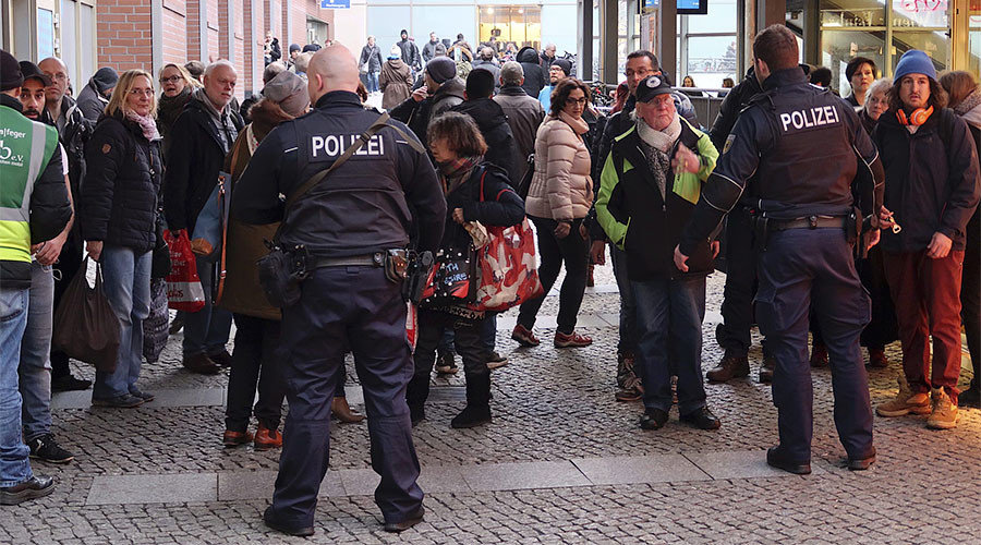 Click to enlarge terror alert Schoenhauser Allee Berlin