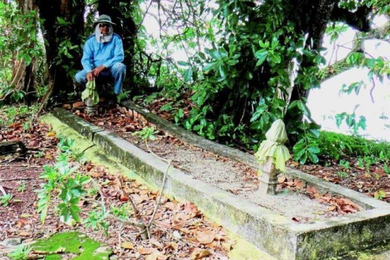 pulau up grave