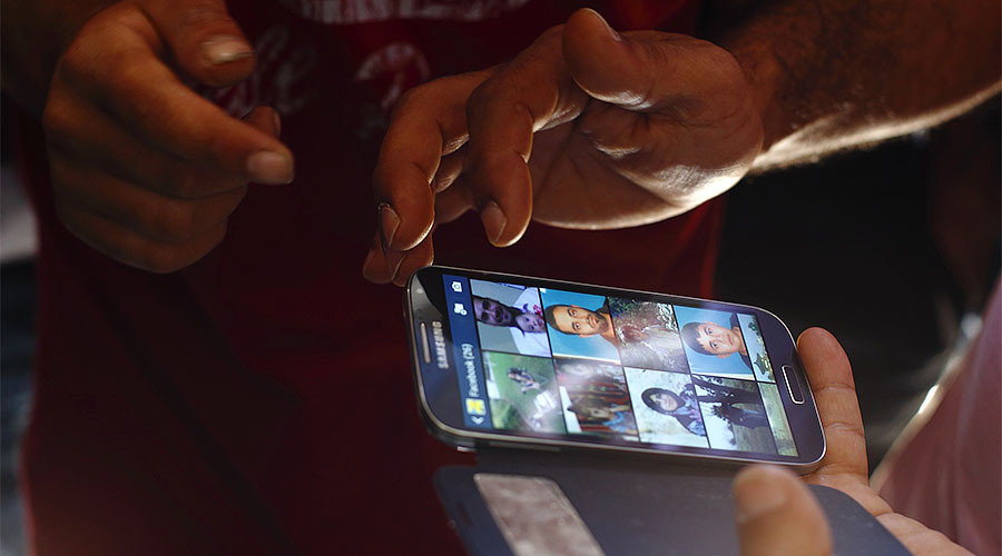 People with smart phone