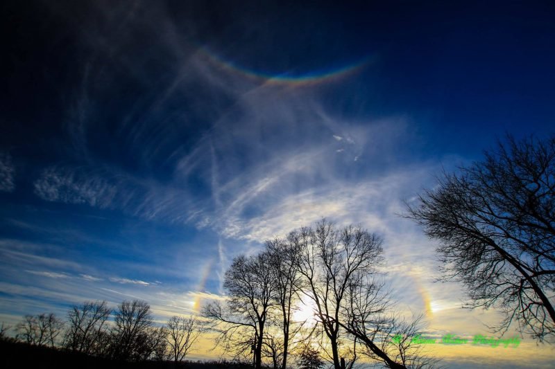 Circumzenithal arc and sundogs in Illinois