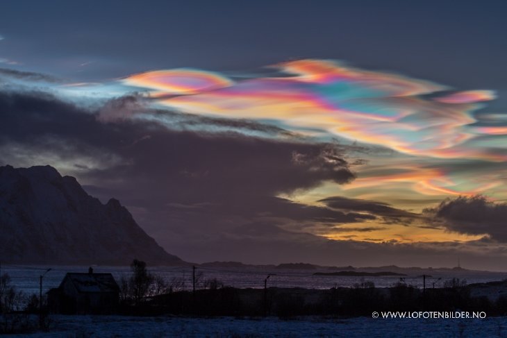 Click to enlarge Polar stratospheric clouds over Norway