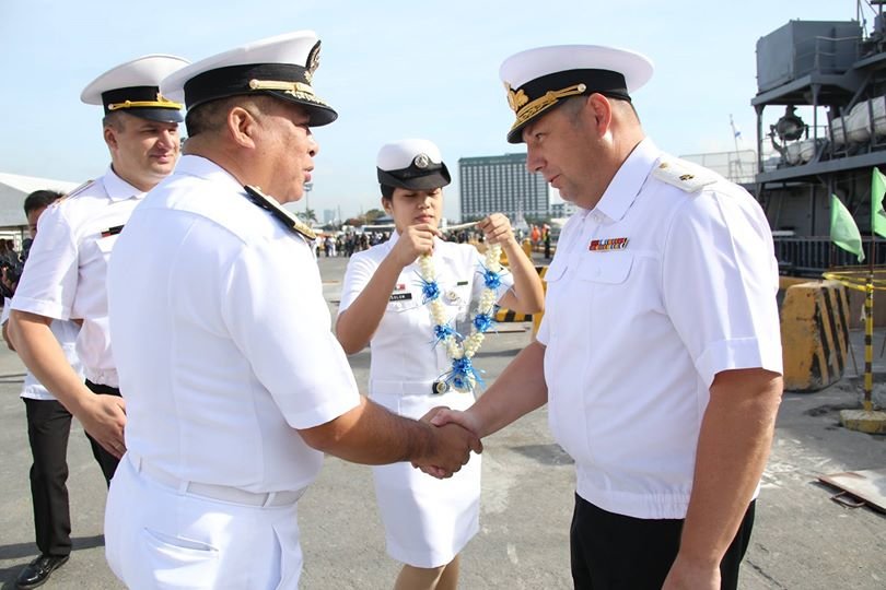 Philippinee Navy greeting Russian Navy