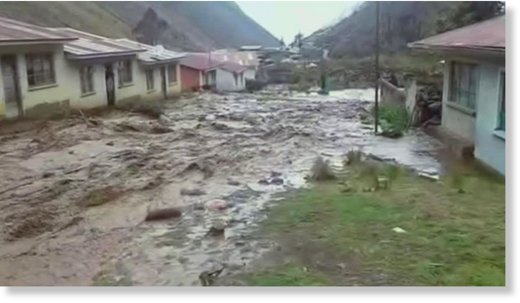 Hundreds evacuated in deadly floods in Bolivia