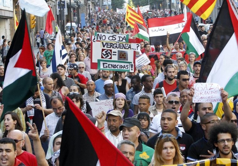 Pro-Palestinian protesters in Spain