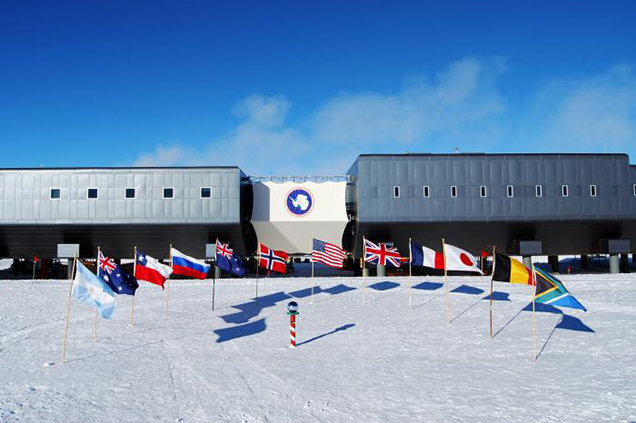 Click to enlarge The Amundsen–Scott South Pole Station