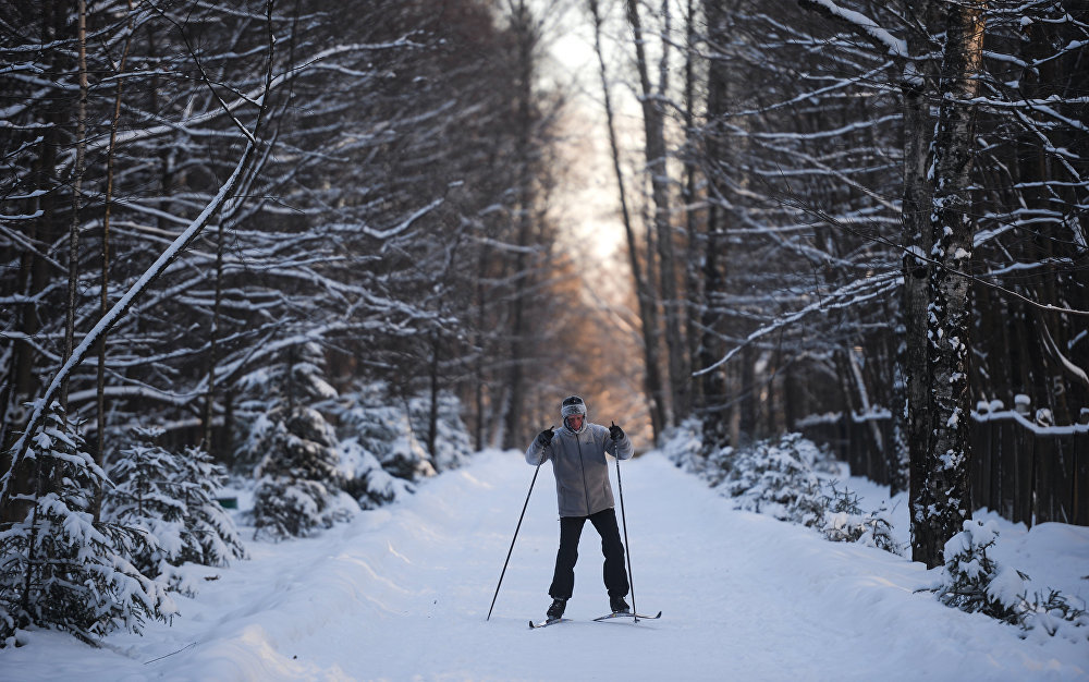 Man goes skiing at one of Moscow parks  