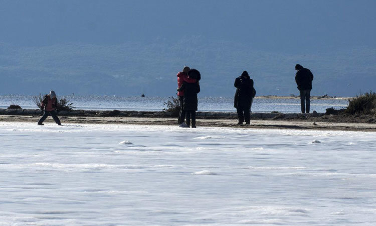 Click to enlarge Neretva river frozen over in Croatia