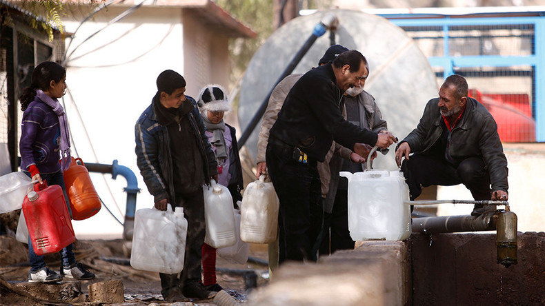 Syrians getting water