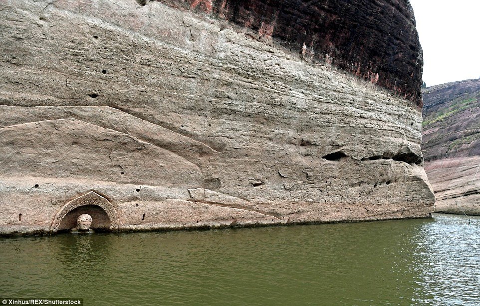 China: Long-lost Buddha statue appears after lake level drops Nancheng Fuzhou Zuixan lake