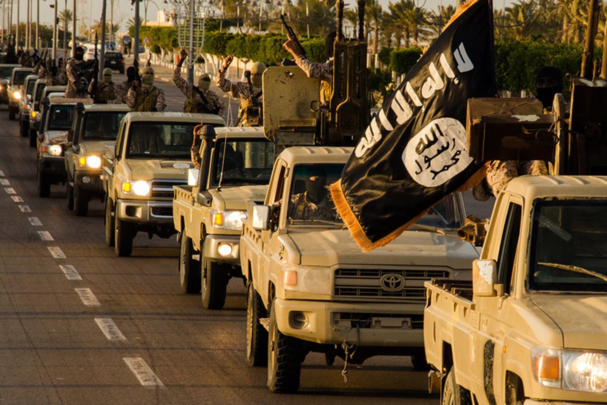 Click to enlarge ISIS fighters convoy
