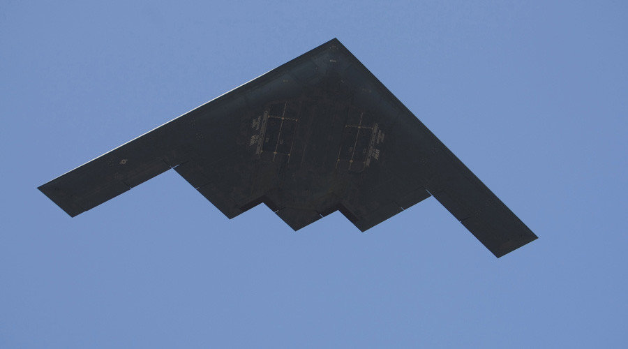 Click to enlarge U.S. Air Force B-2 Spirit bomber