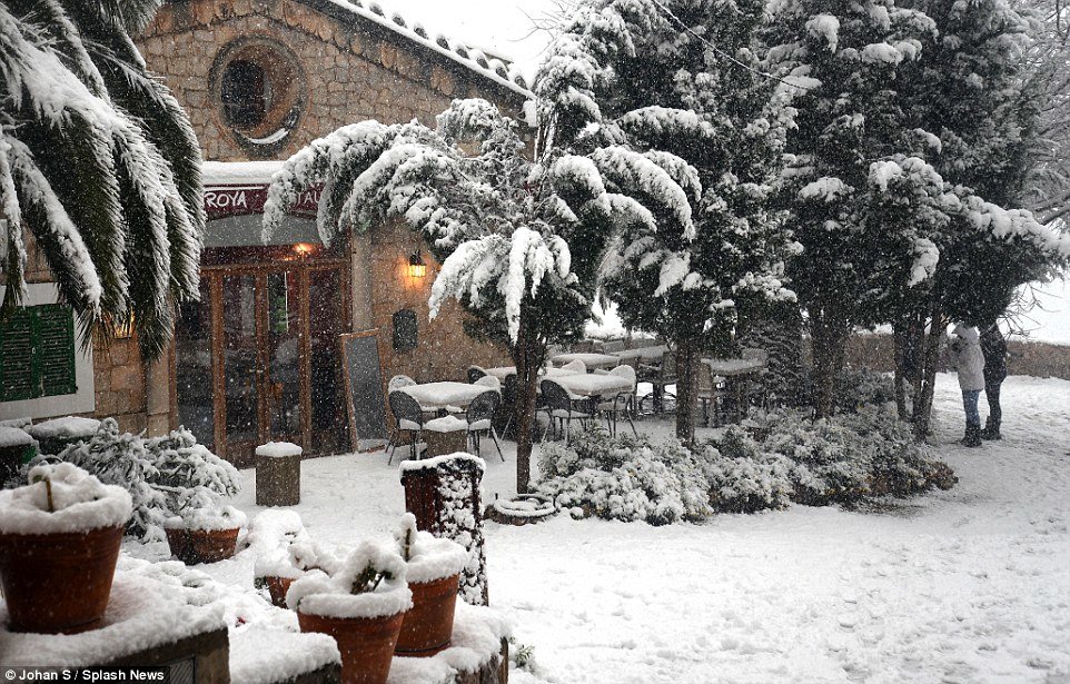Click to enlarge This restaurant in Valldemossa, a small village of Majorca, has been completely carpeted in snow