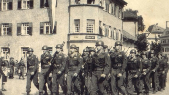Click to enlarge A US Army parade in Bad Worishofen after the US took the town on April 27, 1945