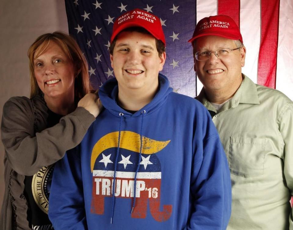 Click to enlarge Trump fans